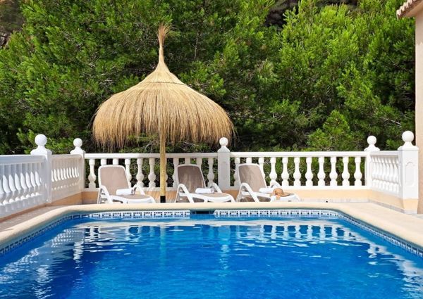 Villa for rent in Cumbre del Sol with 5 bedrooms