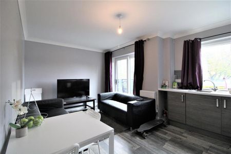 4 bedroom private hall to rent - Photo 3