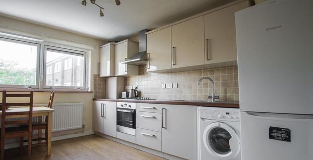 3 bedroom flat to rent - Photo 1