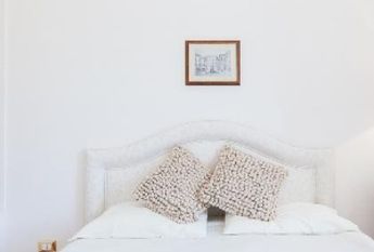 Center-Historic Jewish Quarter: Elegant apartment situated in beautiful Palazzo Nobiliare. Entrance, spacious living with original wood frescoed ceilings, large modern dining and kitchen, 4 bedrooms, 4 Baths, small terrace. #1527