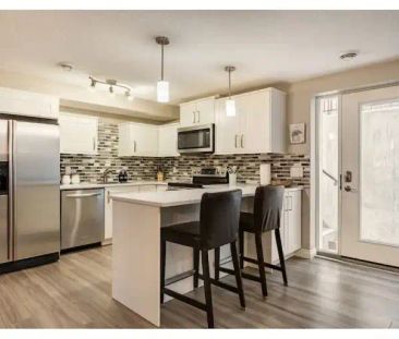Spacious & Private Silverado Suite- Furnished Inc Utilities 2 Bed/1... - Photo 1
