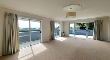 Large Family Four Bedroom Home in Matua! - Photo 4