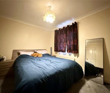 3 bedroom end of terrace house to rent - Photo 2