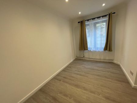 4 Bed Terraced House, Harrier Way, E6 - Photo 3