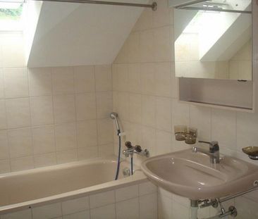 2.5-ZW à 50 m² im Dachgeschoss - Photo 2