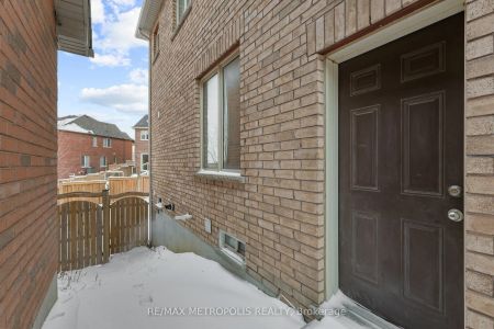 161 Windfields Farm Drive W #BSMT - Photo 4