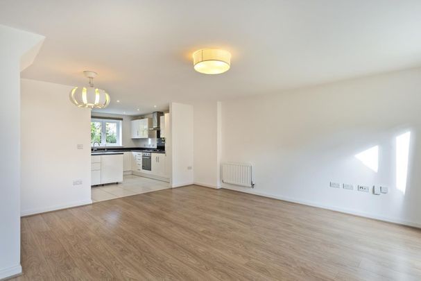 4 bedroom detached house to rent - Photo 1