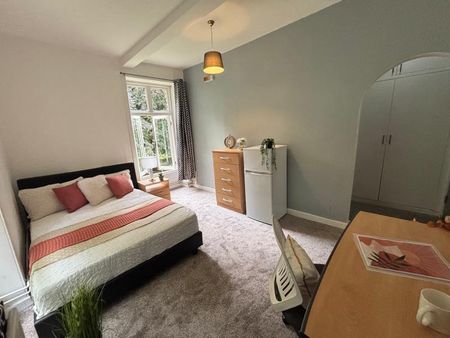 1 bedroom in a house share to rent - Photo 2