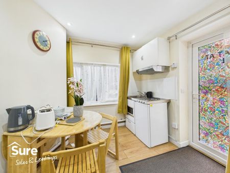 Studio to rent - Photo 5