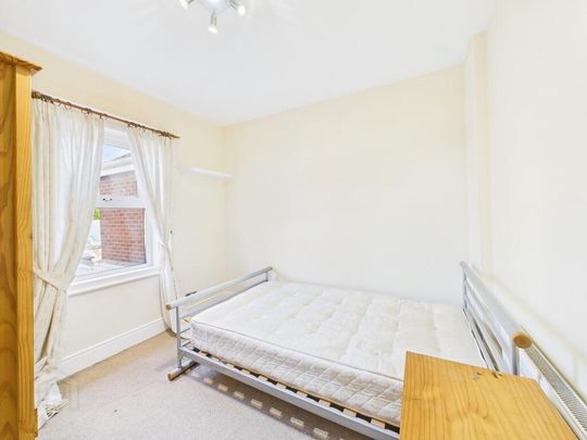 18 Willowfield Parade, Belfast, BT6 8HQ - Photo 1