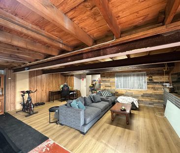 Spacious House - Photo 2