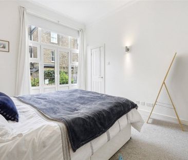 A very well presented one double bedroom flat on the raised ground ... - Photo 5