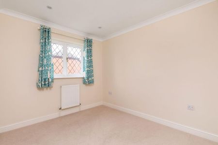 4 bedroom detached house to rent - Photo 4