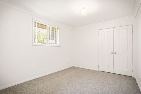 Modern & Comfortable 3-Bedroom Townhouse in Green Valley! - Photo 2