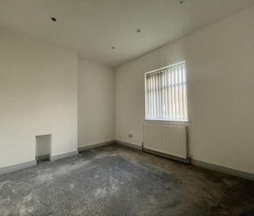 3 bedroom end of terrace house to rent - Photo 2