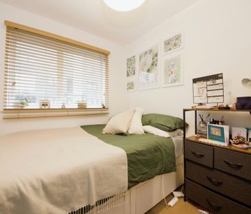 3 bedroom flat to rent - Photo 2