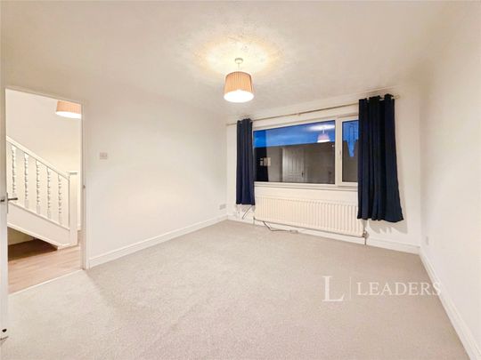 3 bedroom house to rent Redfern Avenue, Kenilworth, Warwickshire, CV8 - Photo 1