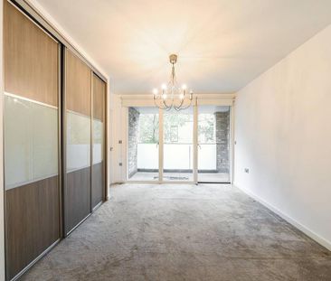 3 bedroom flat to rent - Photo 5