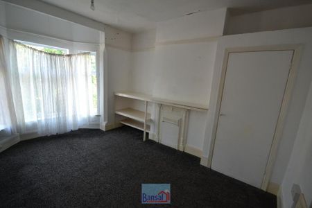 4 bedroom end of terrace house to rent - Photo 5