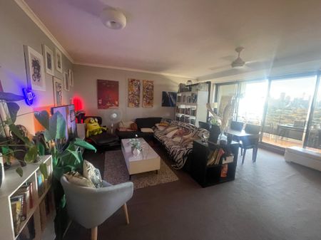 Redfern - Photo 3