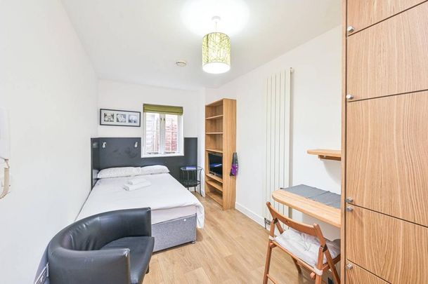 Studio to rent - Photo 1