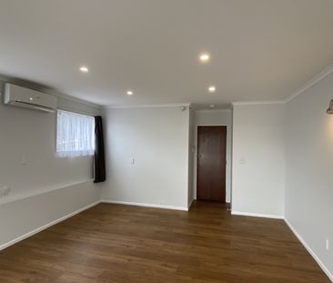 4A Hillview Crescent, Paparangi - Photo 4