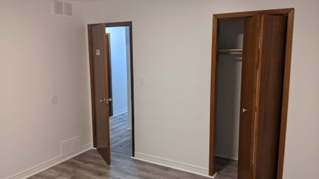 For Lease - 354 Park Road Unit# Main Fl, Oshawa, Ontario - Photo 5