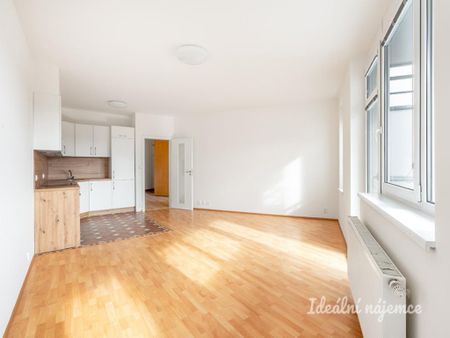 Pronájem bytu 3+kk 74 m2 - Фото 3