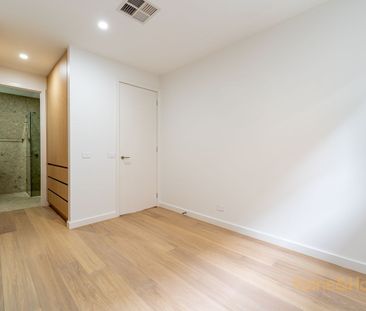 Brand New Luxury Townhouse in Sought-After Brunswick East - Photo 3