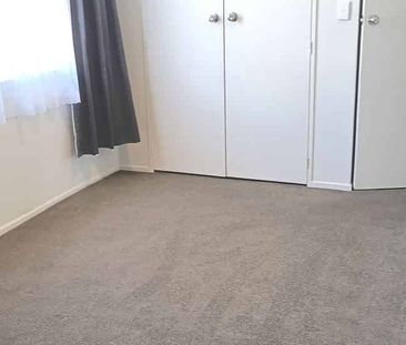 Cute, Cosy & Close to Town - Photo 1