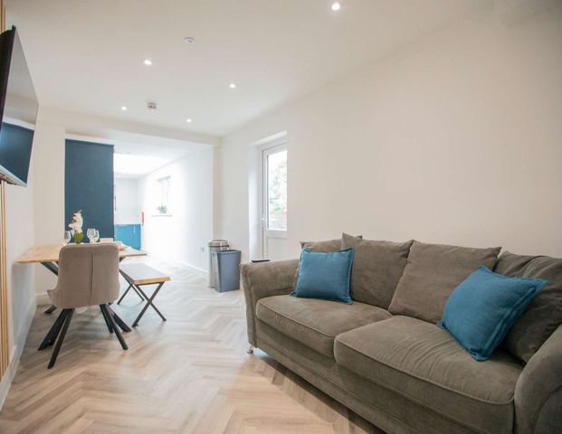 New Road Room 4 - Photo 1