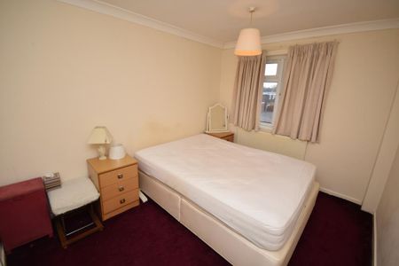 2 bedroom maisonette to rent - Photo 2