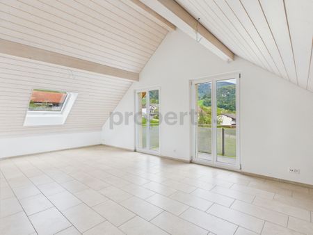 Generous 3.5-room penthouse apartment in Günsberg modern living comfort in a quiet location - Photo 5