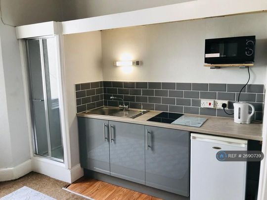 Studio to rent - Photo 1