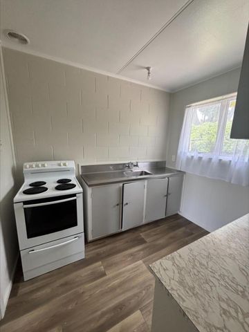 Charming Two-Bedroom Brick Unit in Prime ... - Photo 3