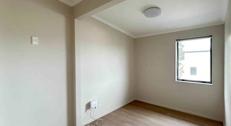 Modern One Bedroom Apartment - Photo 3