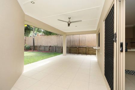 Beautiful Modern Home - Media Room - Private Backyard - Solar - Photo 5