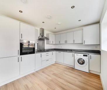 3 bedroom semi-detached house to rent - Photo 3