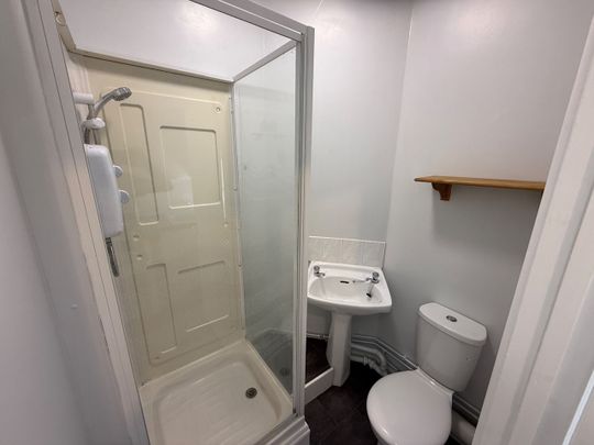 Studio Flat, Lawn Road, SO17 - Photo 1