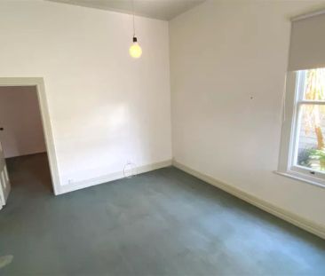 Spacious 1 bedroom Unit - Photo 1