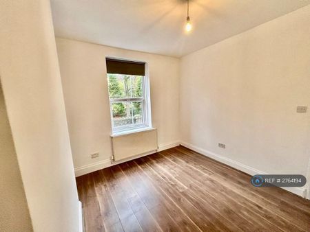 4 bedroom terraced house to rent - Photo 5