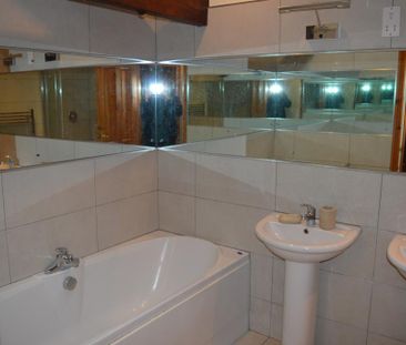 3 bedroom character property to rent - Photo 5