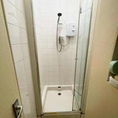 One Bedroom Flat to rent in London - Photo 3