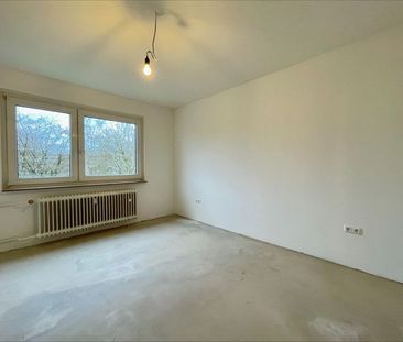 Großzügig geschnittene 3-Zi.-Wohnung mit Balkon! - Photo 1