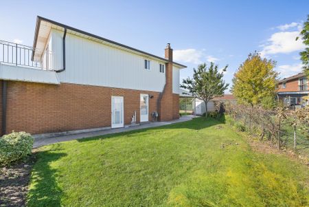 For Lease - 305 Ulric Crescent, Oakville, Ontario - Photo 2