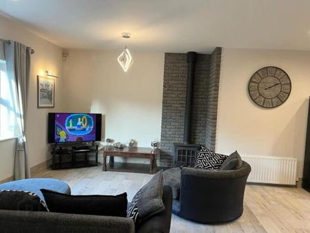 Short Term Let, 292 Belfast Road, Dundonald, Belfast, BT16 1UE - Photo 3
