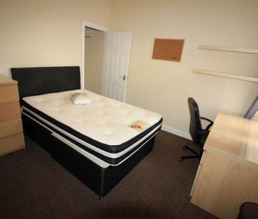 5 bedroom terraced house to rent - Photo 4