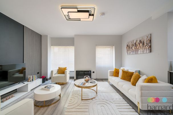 Colney Hatch Lane, Muswell Hill - Photo 1