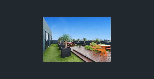 WHY LIVE ANYWHERE ELSE!! - Photo 1