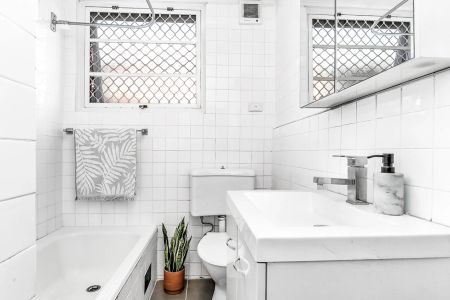 Two Bedroom Apartment in the Heart of Croydon Park - Photo 4